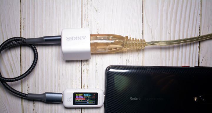 「Anker18W充电器（「领先市场的高效充电器，兼具便携性与安全性」）